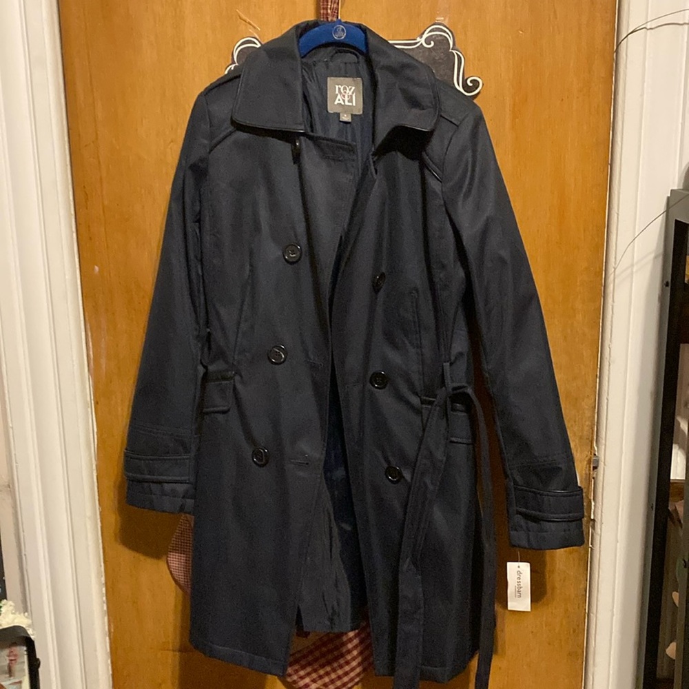 Women’s trench coat. Size small. Color navy. roz&Ali